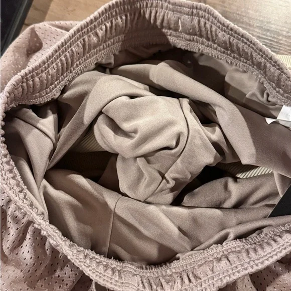 Under Armour Mens Mesh Athletic Shorts Size Medium NWT - Picture 6 of 11